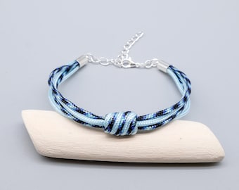 Pulsera Paracord nudo espiral azul claro y patrón azul