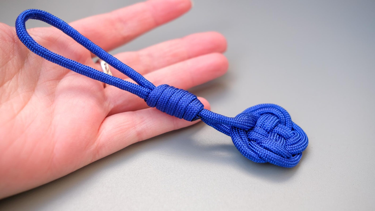 Porte-clés En Paracorde Bleu Foncé - Ruban De Sensibilisation, Fait Main Aux USA