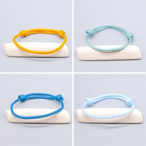 Adjustable type II paracord bracelet - yellow or blue of your choice