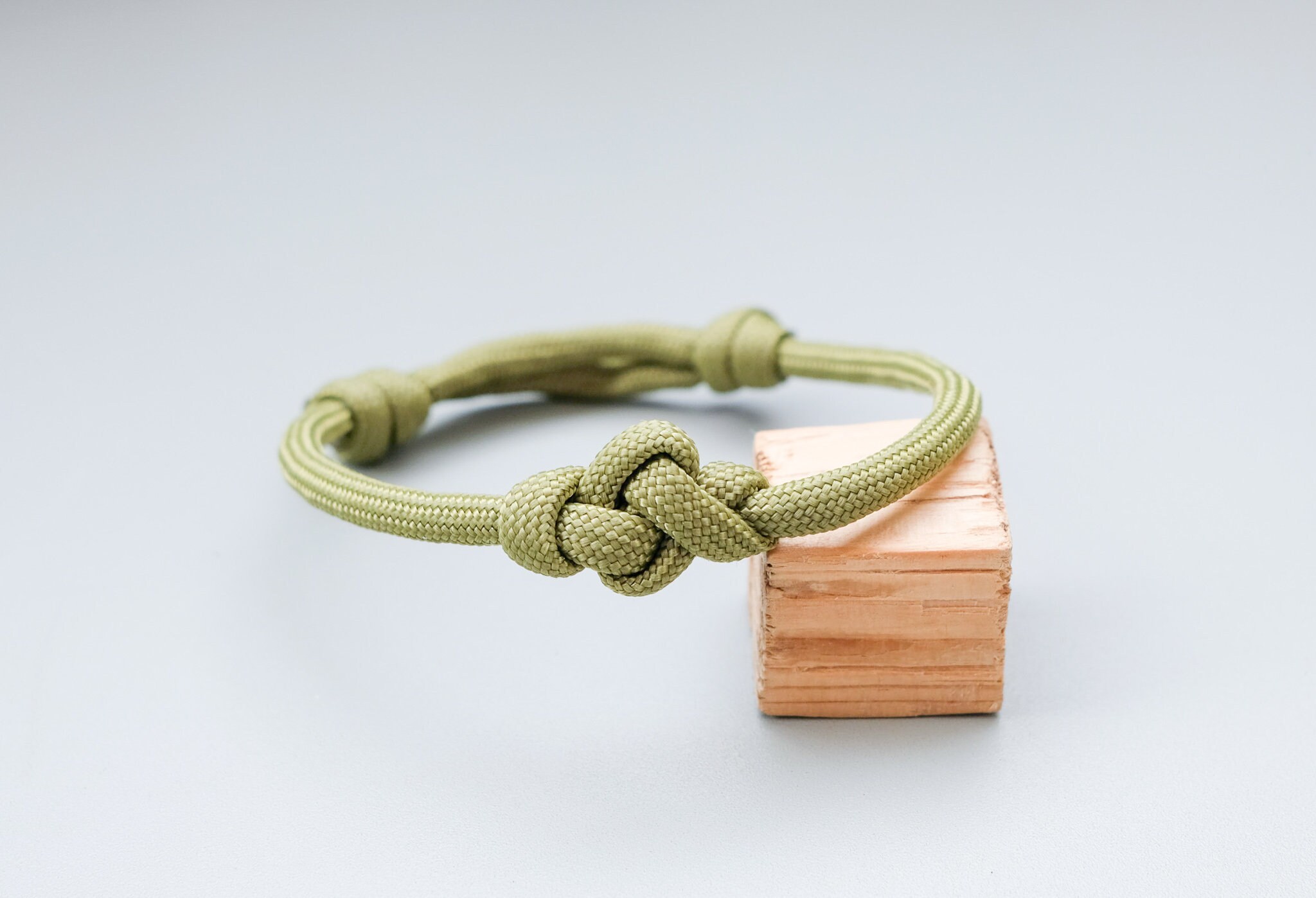 Dragon's Tongue' paracord bracelet... | I followed JD of TI… | Flickr