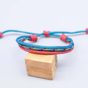 Pulsera paracord ajustable - triple cuerda - azul, multicolor y burdeos