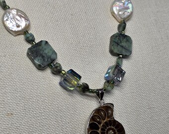 Colgante de amonita, collar de fósiles, collar de turquesa y perlas
