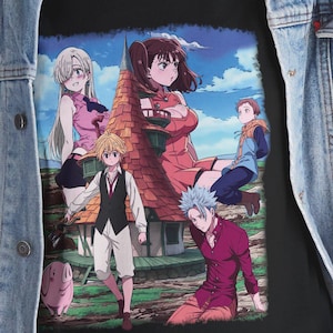 Puede incluir: Camiseta negra con un gráfico de anime colorido. El diseño muestra varios personajes en una ilustración detallada, con un grupo central de figuras. La obra de arte incorpora una gama de colores y un fondo detallado.
