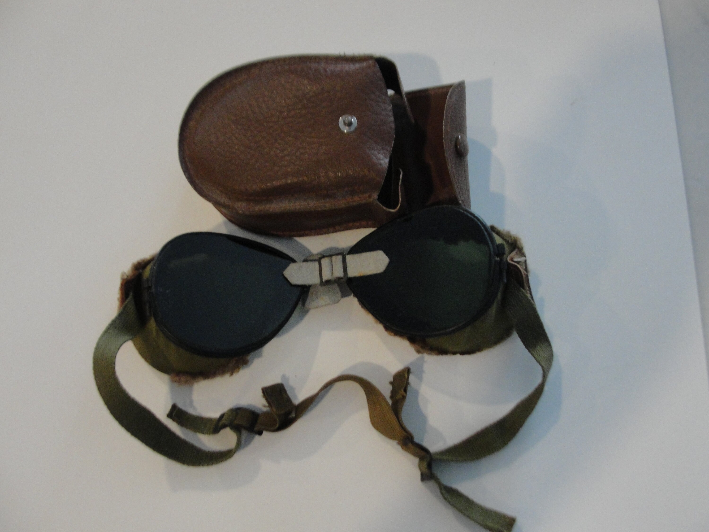 Must have - 1960s Vintage ParaSki Bubble Ski Goggles with green frame and  two sets of lenses.