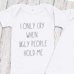 Ik huil alleen als lelijke mensen houden me SVG, Funny Baby Onesie SVG