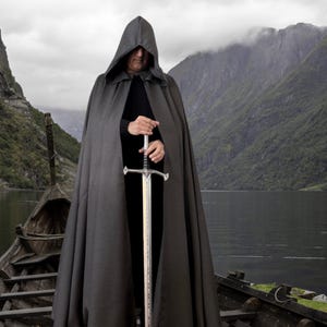 Grå helcirkelmantel, stor huva, renässansmässa, cosplay, riddarmantel, anpassad längd