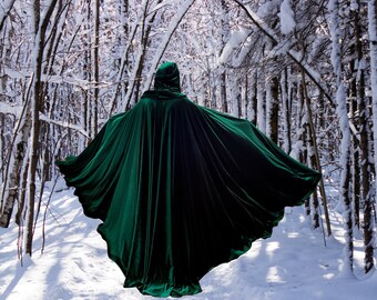 Green Velvet Cloak~ Full Circle Cloak~ Cloak with 2 Pockets and Armslits with Clasp