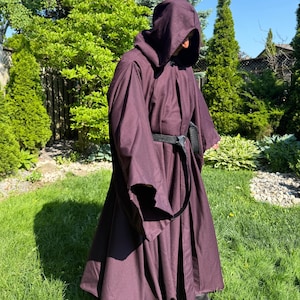 Capa de mago em tom Borgonha profundo, ideal para cosplay, com bolsos e capuz, comprimento personalizado.