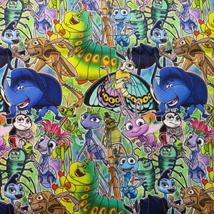 以下が含まれることがあります： さまざまな種類の漫画の昆虫、イモムシ、チョウ、カブトムシ、アリなどが描かれた、鮮やかでカラフルなパターン。さまざまなポーズと色で描かれた昆虫が、緑と青の背景に配置されています。