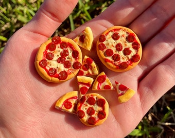 Miniature Pizza with Slices for Dollhouse Mini Polymer Clay Foods Heart Shaped Pepperoni Cheese Sausage Bacon Toppings