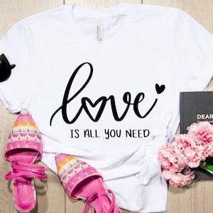 El amor es todo lo que necesitas SVG, Feliz Día de San Valentín SVG, Camisas del Día de San Valentín svg, Amor svg, Regalo de San Valentín, SVG escrito a mano, Cortar archivo Cricut