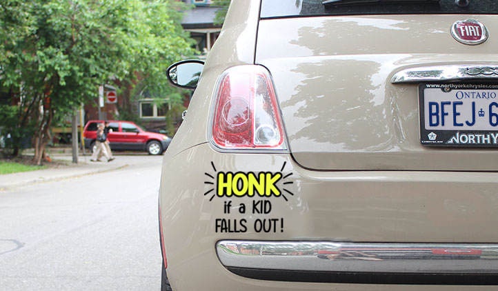 Adesivo Paraurti 'Honk If A Kid Falls Out' | 2 Pezzi 15 Cm In Vinile Resistente
