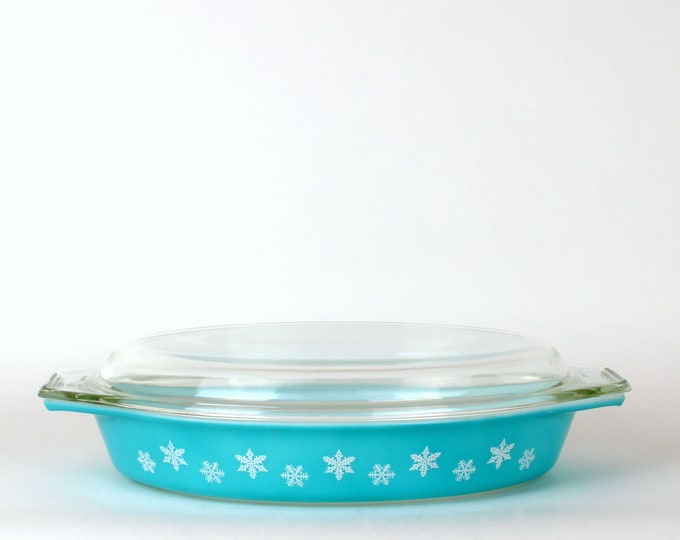 Pyrex "Snowflake" Turquoise Casserole Dish