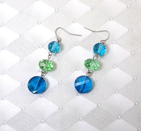 ピアス Green Crystal & Glass Beads Dangling Earrings Green Crystal Earrings Faceted Moss Green & Gold on Copper