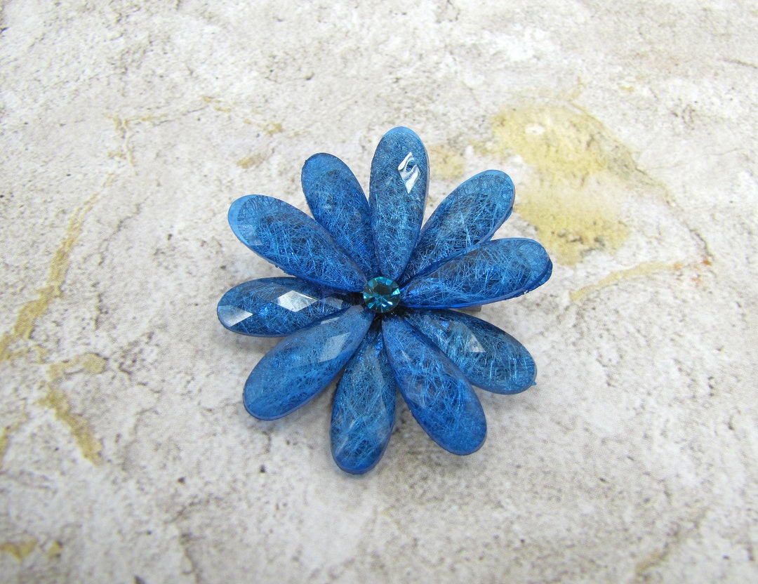 Sparking Blue Flower Pin Brooch With Each Pedal of the Flower in a Facet Cut Resin and a Blue