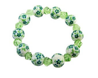 Green flower genuine porcelain beaded bracelet with green glass beads..  Porcelain beaded stretch bracelet with green flower designs..