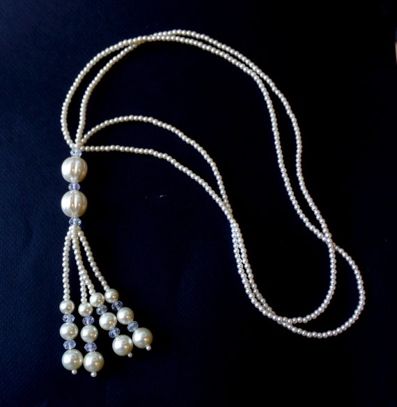 Amazon.com: BABEYOND 1920s Bridal Pearl Tassel Necklace Earrings Set 20s  Vintage Wedding Jewelry Set Gatsby Imitation Pearl Necklace Pearl Tassel  Earrings Set: Clothing, Shoes & Jewelry