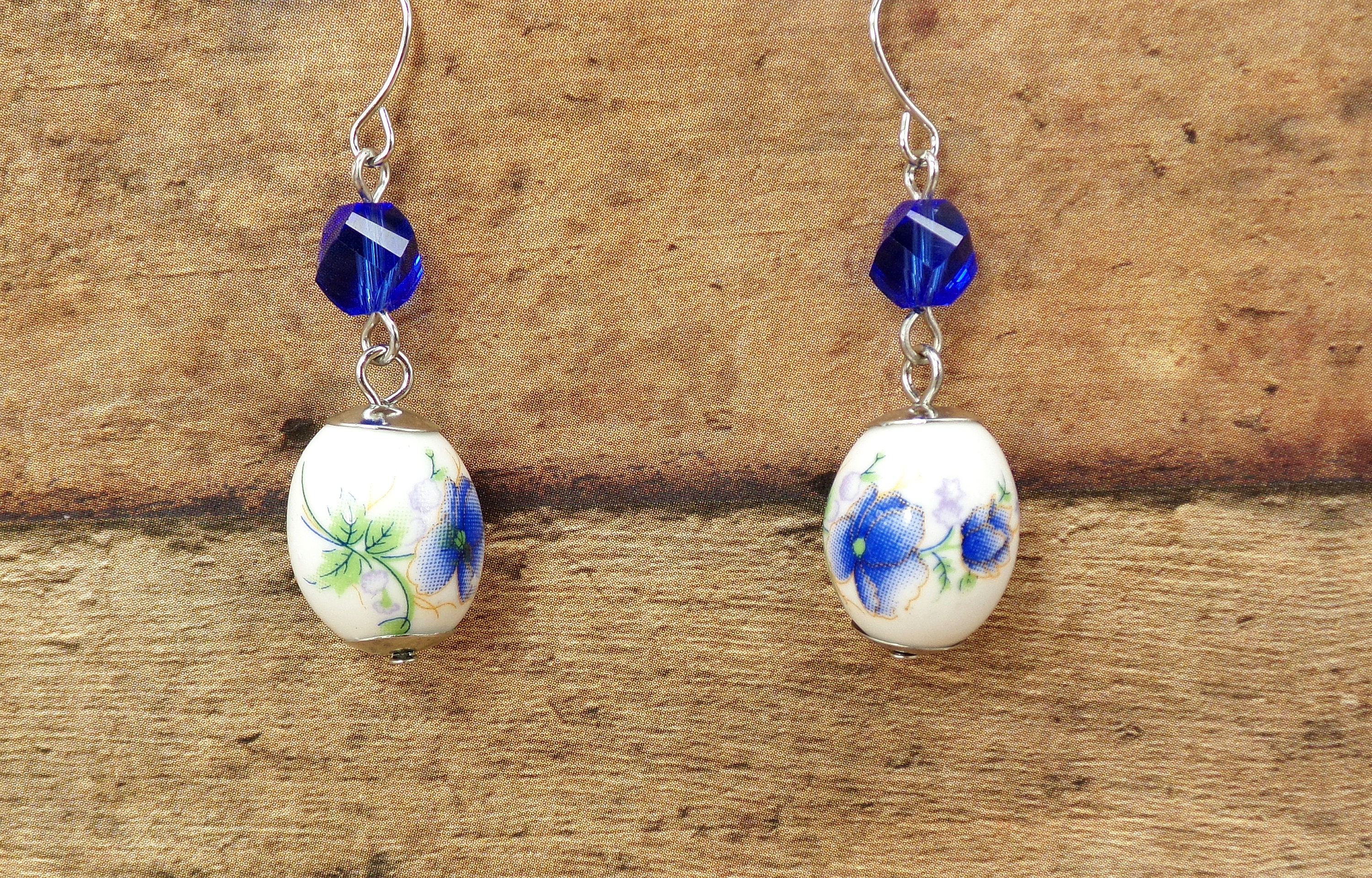 Orecchini Pendenti Artigianali Con Perline In Porcellana Blu E Bianca – Placcati Argento, Chiusura A Gancio, UK