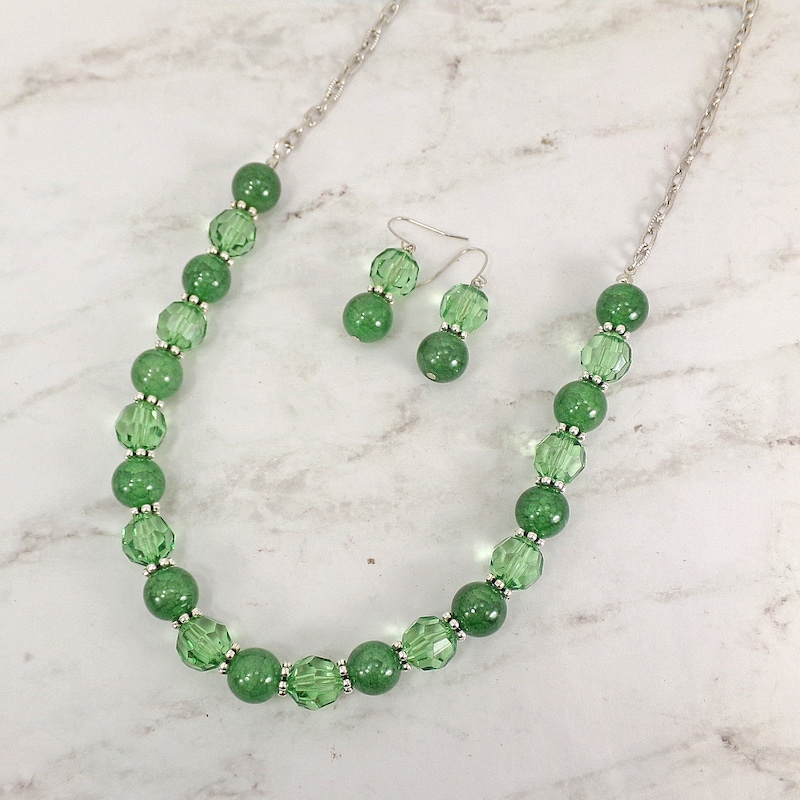 Glowy Bean Necklace - Green