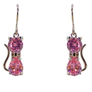 Cute pink cat crystal earrings made with pink color crystals in round and teardrop shapes in a silver setting. Women&#39;s fashion cat earrings.