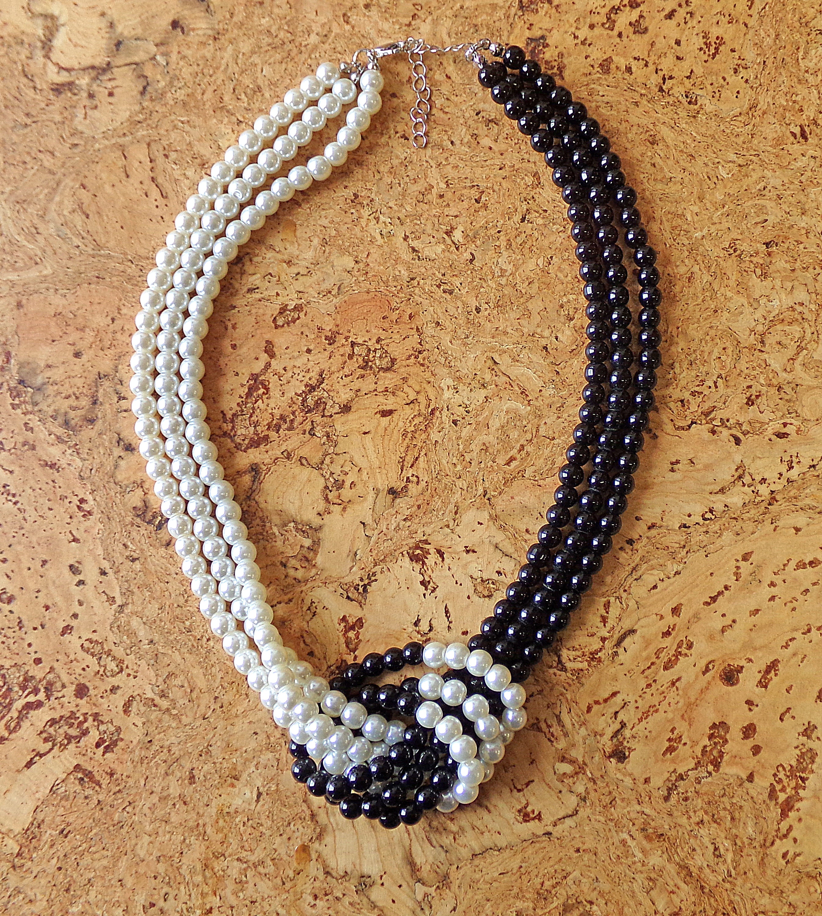 Avalaya Unica collana con perline di vetro intrecciate in nero/tortora/trasparente, lunghezza 52 cm, Misura unica, Vetro