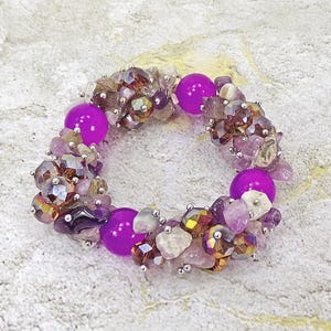 Purple beaded stretch bracelet created with a beautful mix of amethyst stone chips and purple glass beads. Stone and glass beaded bracelet.