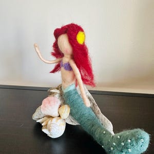 Ariel inspired by Little Mermaid,Felt needled Waldorf doll: felt with sea shells bild 5