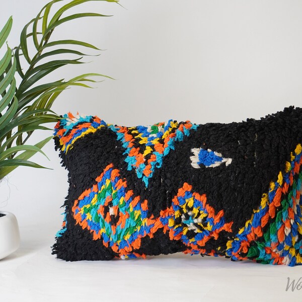 Adorable kilim pillow, Moroccan Pillow, Boujaad Pillow, Bohemian Pillow, decorative Pillow - Handcrafted from vintage Moroccan wool rug