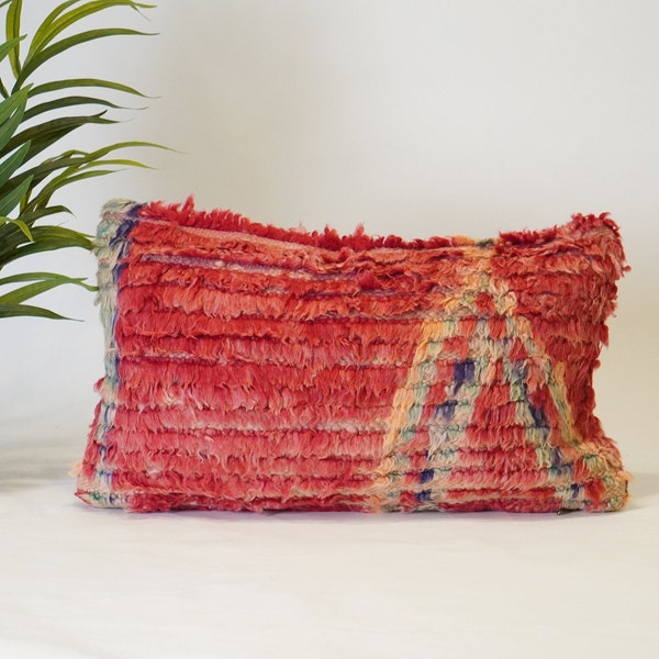 Fascinating Bohemian pillow, kilim Pillow, Boujaad Pillow, decorative Pillow - Handcrafted from vintage Moroccan wool rug