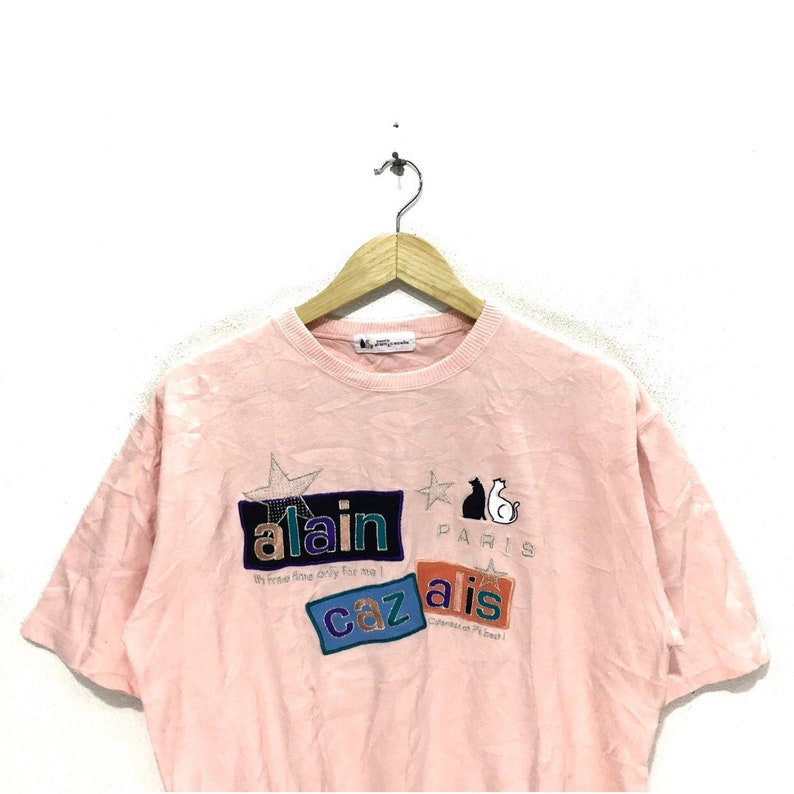 Vintage ALAIN CAZALIS PARIS Pets Cat Pink Sweatshirt Big Logo Spell Out Pullover Jumper Sweater