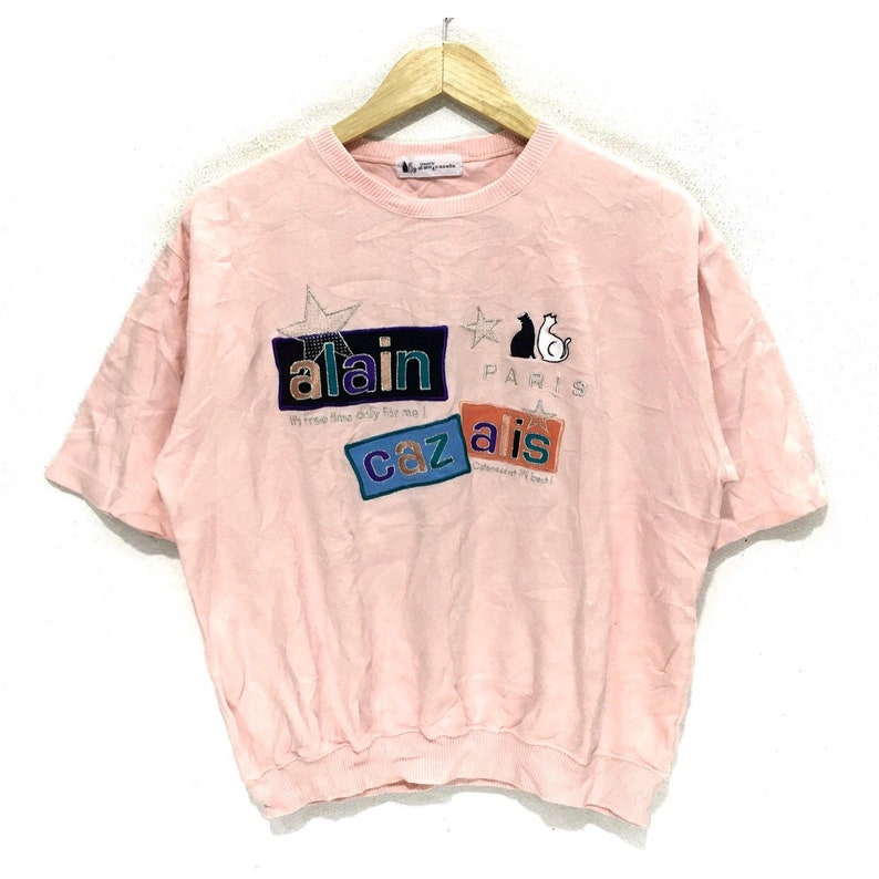 Vintage ALAIN CAZALIS PARIS Pets Cat Pink Sweatshirt Big Logo Spell Out Pullover Jumper Sweater