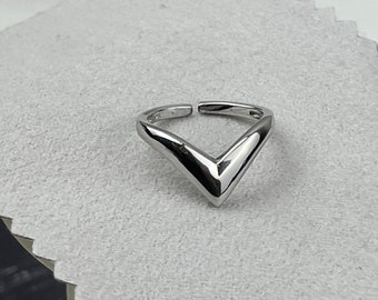 V Shaped Toe Ring • 925 sterling silver ring • adjustable toe ring