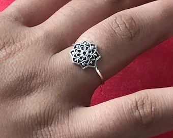Flower ring • 925 sterling silver ring