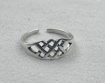 Toe Ring - Sterling Silver, adjustable toe ring with filigree design.