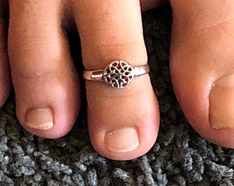 Flower toe ring - Sterling Silver toe ring • adjustable toe ring
