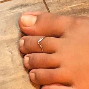 V Shape Sterling Silver Toe Ring • Adjustable Toe Ring • Solid Toe Ring •Little Finger Ring • Pinky Ring • Knuckle Ring