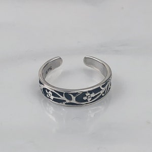 Toe Ring Sterling Silver adjustable toe ring with flower design. image 1