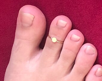 Gold filled toe ring • 14KGF toe ring with disc • minimalist toe ring • Adjustable Toe Ring • Solid Toe Ring • Pinky Ring • Knuckle Ring