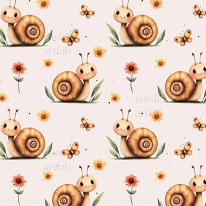 Può includere: Motivo ripetuto con lumache dei cartoni animati con conchiglie marroni, facce sorridenti e antenne. Il design include farfalle arancioni, fiori gialli e arancioni e foglie verdi su sfondo rosa chiaro.