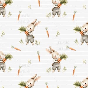 Peut inclure: Motif répété avec des lapins de dessin animé en salopette grise, tenant des carottes avec des fanes vertes. Le fond est gris clair avec des rayures blanches horizontales, des brins verts et des carottes oranges. Le texte "rustic artlab" est imprimé en blanc.