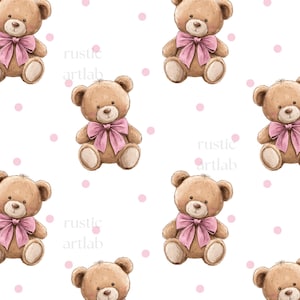 Op de afbeelding: Een herhalend patroon van bruine teddyberen met roze strikken en roze stippen op een witte achtergrond. De beren zitten rechtop. De tekst "rustic artlab" is zichtbaar op de achtergrond.
