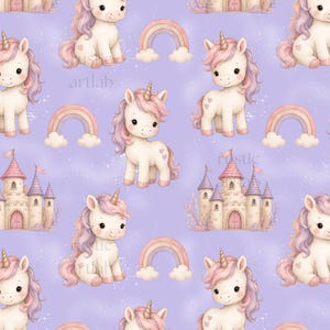 Peut inclure: Un motif répétitif sur fond violet clair représentant des licornes de dessin animé avec des crinières roses et des cornes dorées, des arcs-en-ciel pastel avec des nuages blancs et des châteaux beiges aux toits roses. Le texte "rustic artlab" est visible.