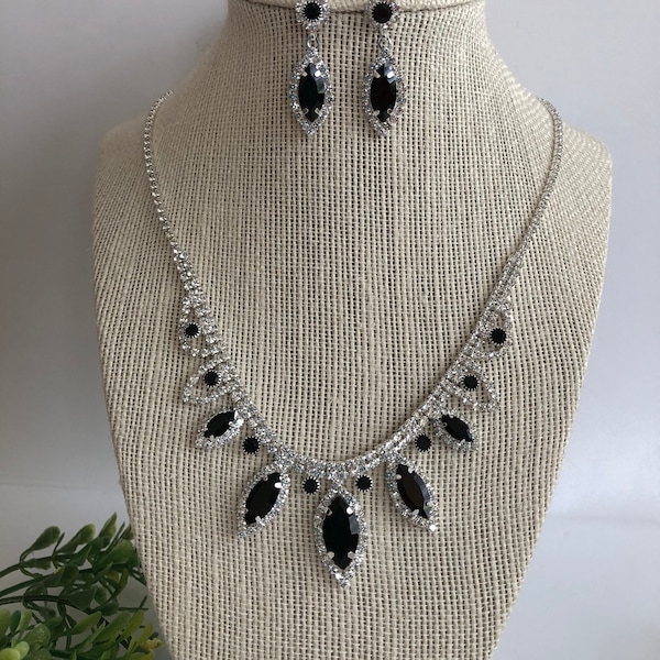 Ensemble collier et boucles d'oreilles noirs avec strass en cristal noir pour femme Ensemble collier de soirée et boucles d'oreilles noir accessoire