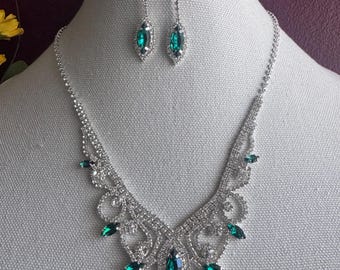 Green V shape  necklace and earrings set jewelry set emerald green crystal jewelry set bridal jewelry accessories holiday jewelry gifts
