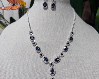 Set composto da collana e orecchini a Y con cristalli blu, accessorio da sposa.