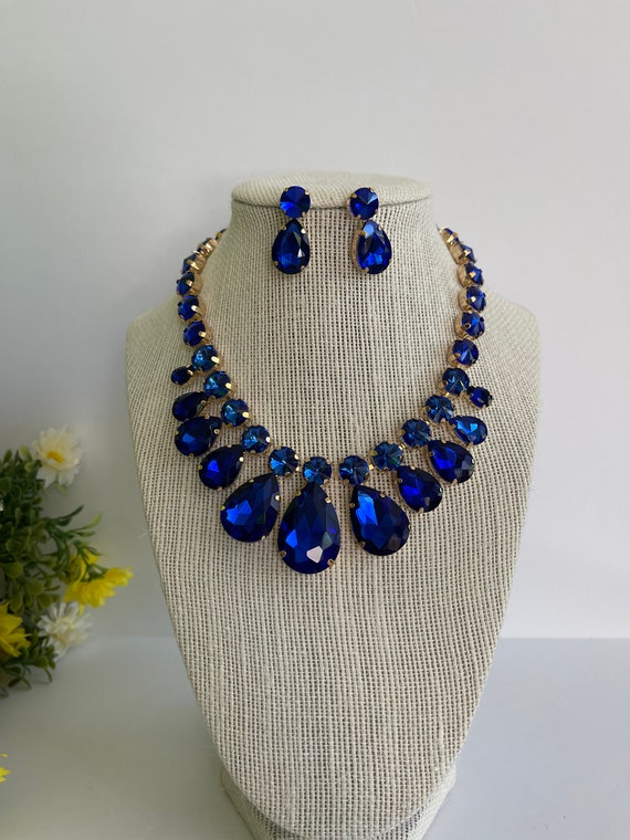 The Barbarella Blue Necklace - Plum Petal