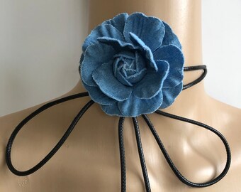 Collana Girocollo In Velluto Blu Con Ciondolo Rosa Camelia, Choker Floreale Boho Per Donna, Gioielli Eleganti Per Sposa, Accessori Per Feste E Matrimoni - 2