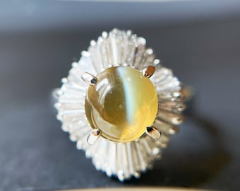 Natural Honey Color Chrysoberyl Cat's Eye Gemstone Ring with Diamonds in Platinum