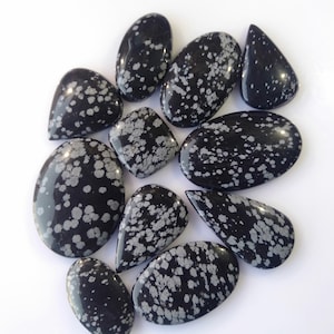 Lote de cabochão por atacado, lote de cabochão de obsidiana de floco de neve natural, lote de pedras preciosas soltas de obsidiana de floco de neve em formato misto, fornecimento de embrulho de fio A-107