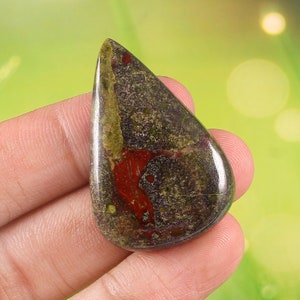 Fantastico Drago Sangue Jasper Cabochon, Pera forma Dragon Blood Cabochon, Dragon Blood Pietra sciolta 38x26x7 MM 57 ct, Cabina di avvolgimento filo A-214